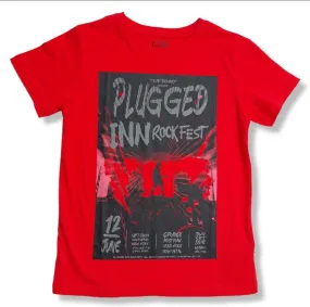 Playera roja con texto estampado PLUGGED INN ROCKFEST para niño LOSAN