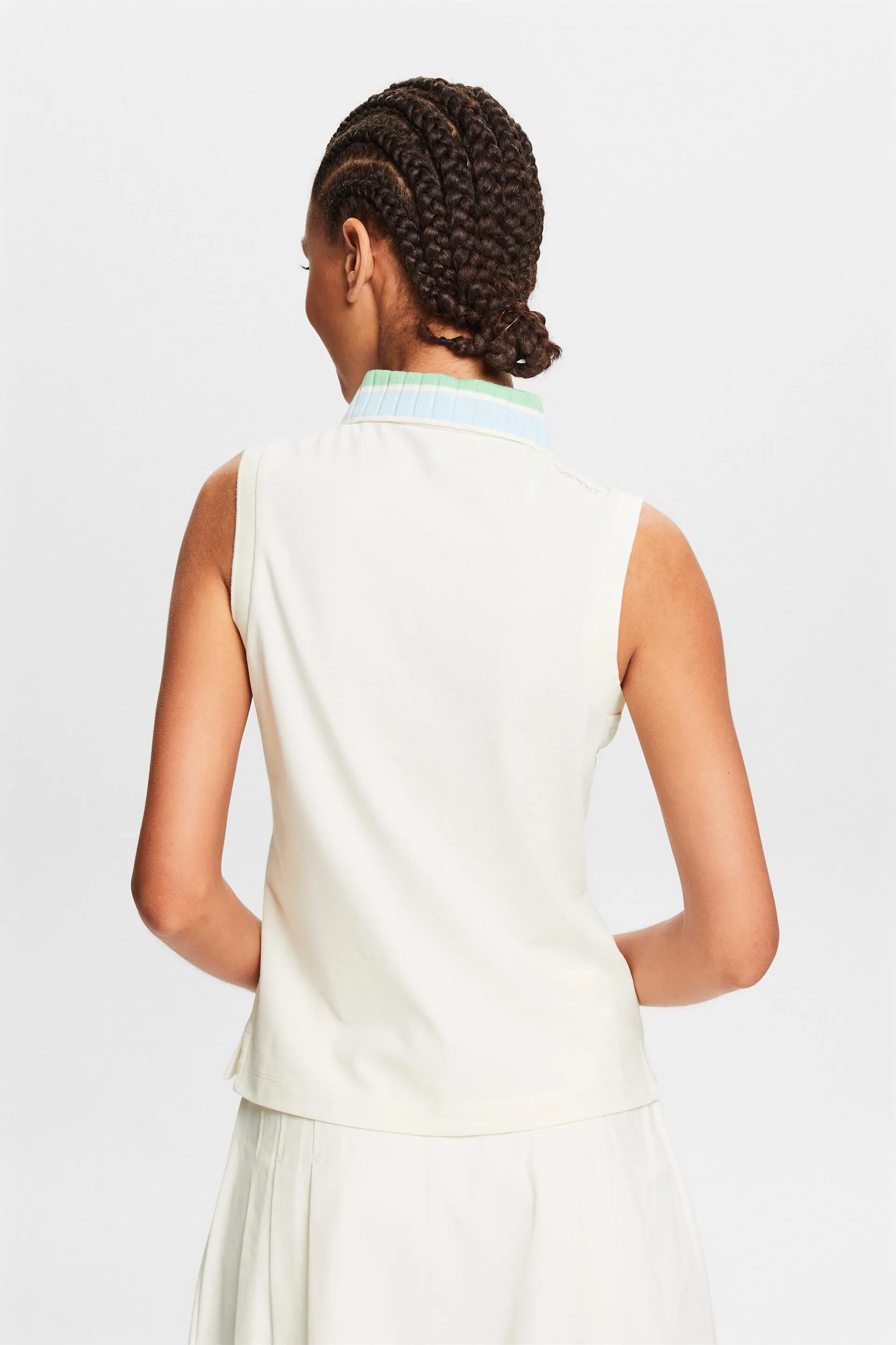 Top de tirantes con cuello estilo polo
